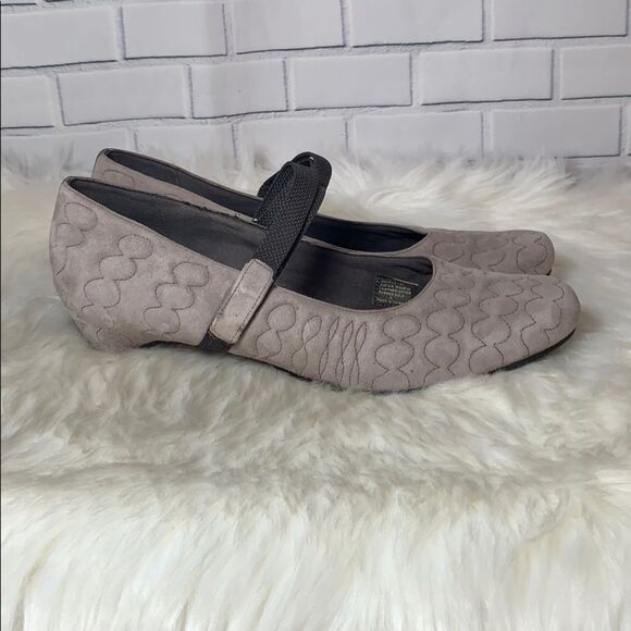 Tsubo Juba Tan Quilted Suede Mary Jane Heels Sz 10 - Picture 5 of 8